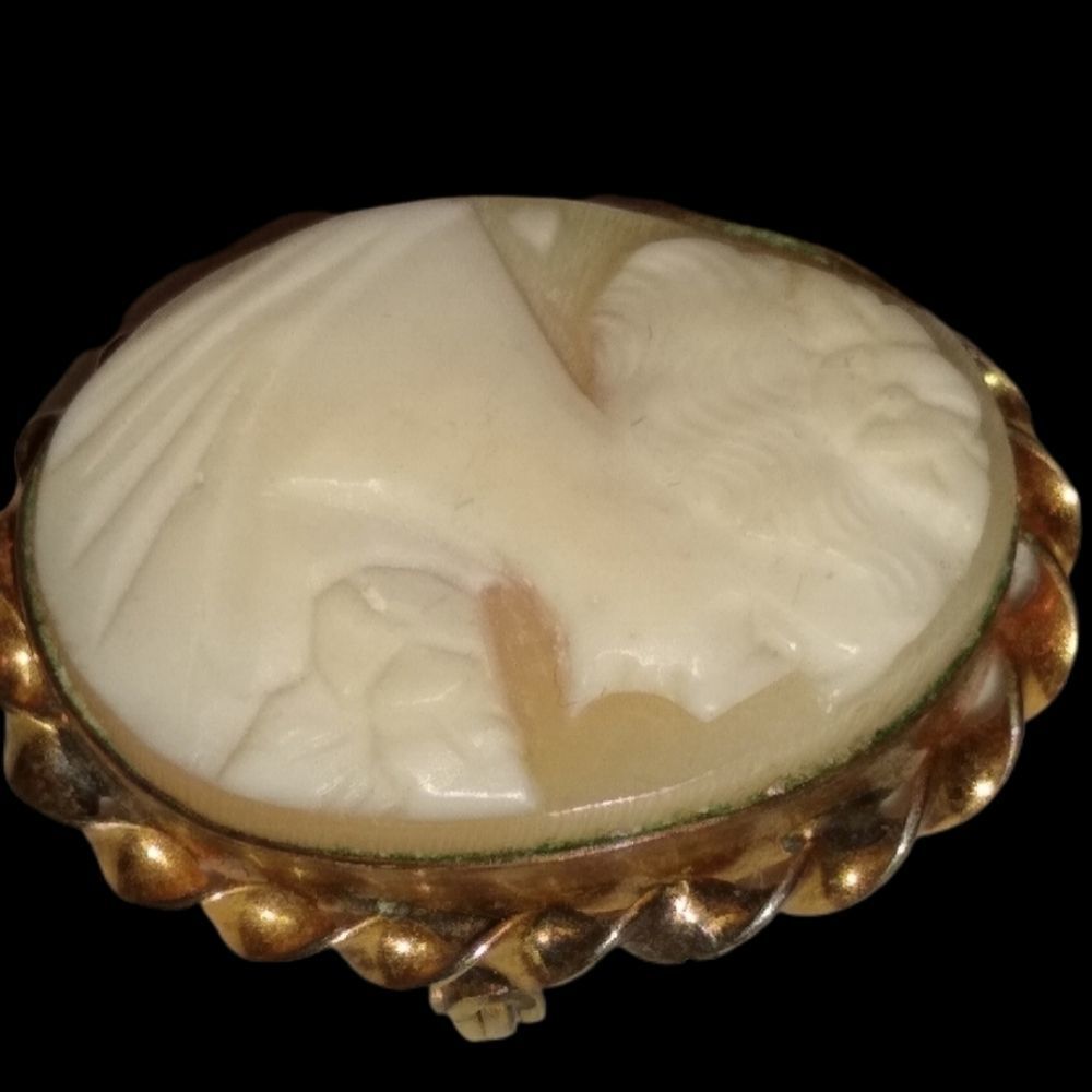 Vintage Small Cameo Brooch - Picture 3 of 10